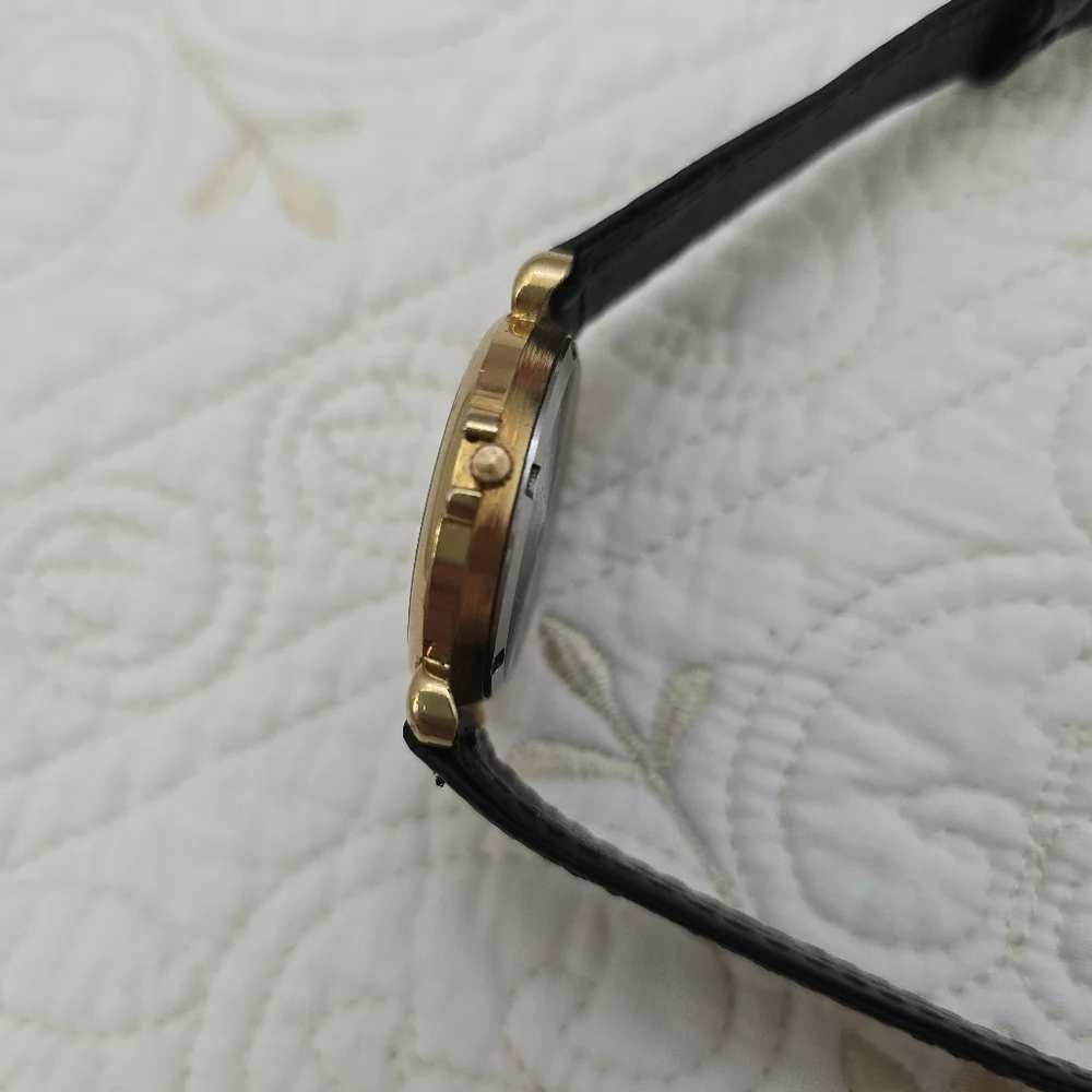 Vintage Alfred Dunhill Watch Quartz Japanese Gold-Plated Chic Ladies Unisex
